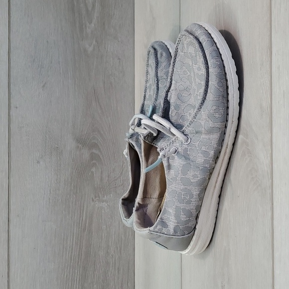 Hey Dude Wendy Youth Cat Eye Grey Loafer Slip On shoes sz Y2-L3 - Picture 2 of 12